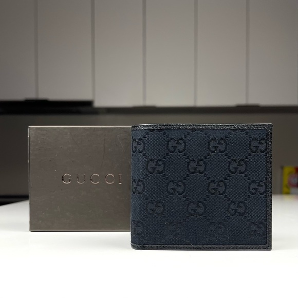 Like New Gucci Compact Wallet - Picture 1 of 7